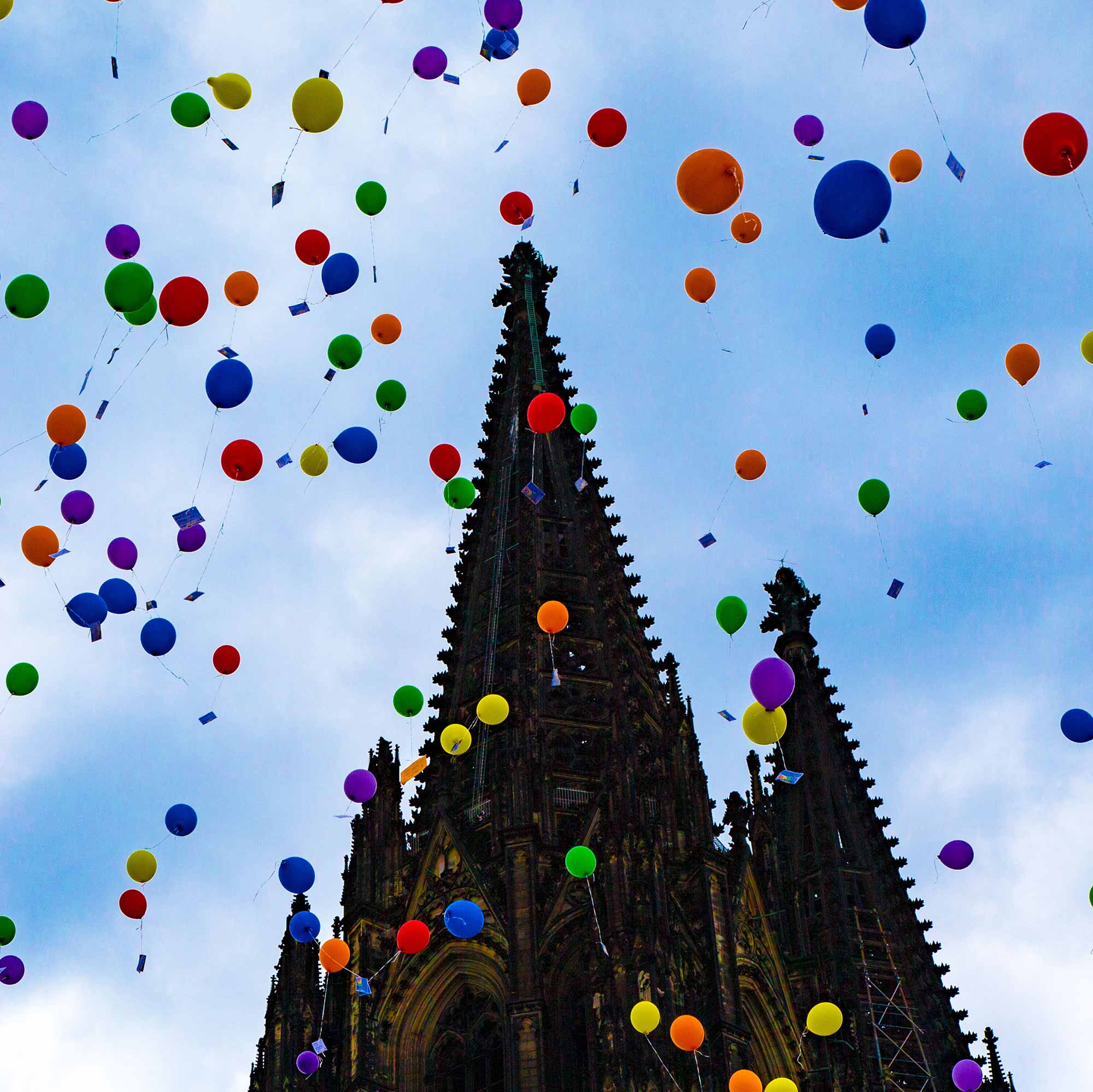 Das Bild zeigt den Kölner Dom in Nordrhein-Westfalen.